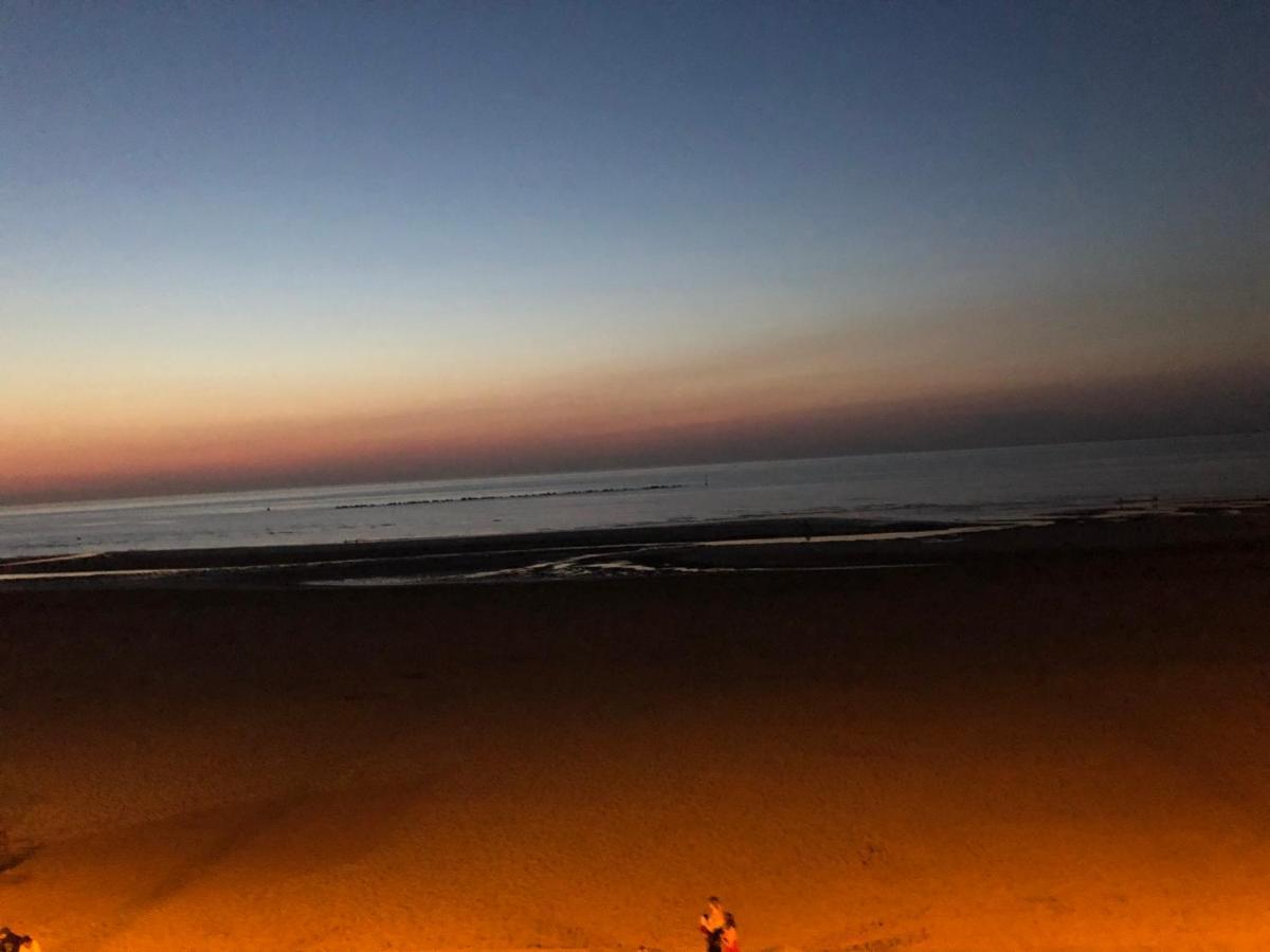 Appartement Sur La Plage De Malo Les Bains Vue Mer Dunkirk Esterno foto
