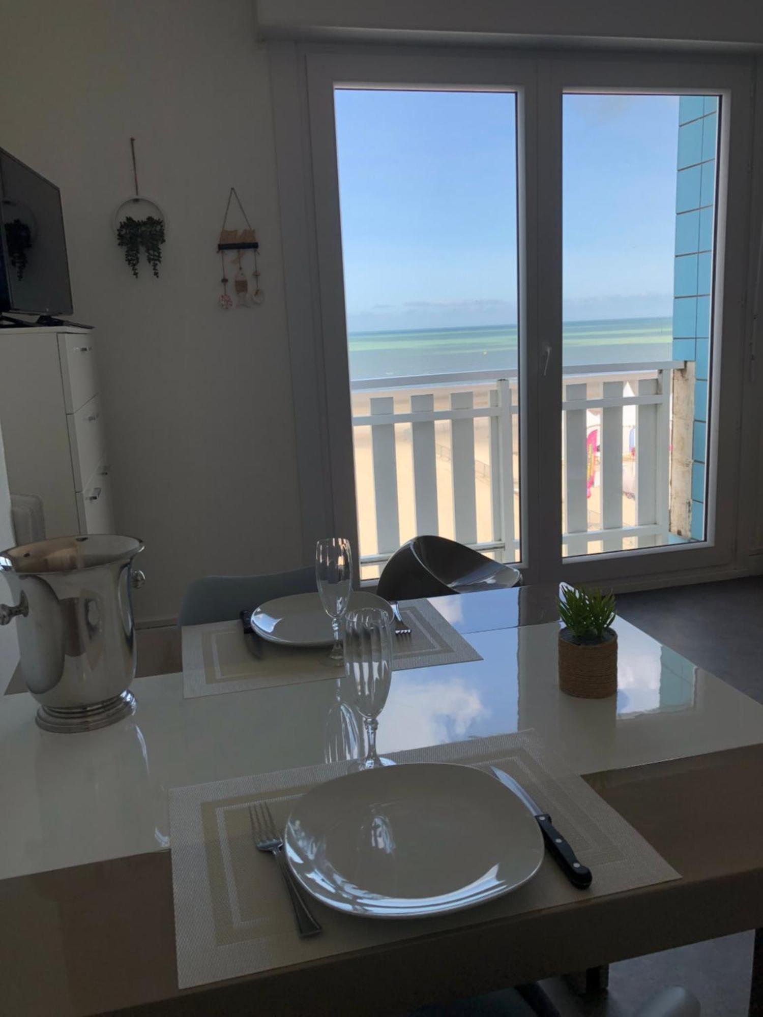 Appartement Sur La Plage De Malo Les Bains Vue Mer Dunkirk Esterno foto